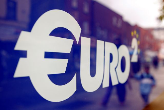 Πιο ισχυρό έγινε το ευρώ μετά τις γαλλικές εκλογές