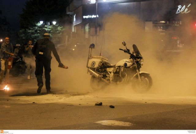 Θεσσαλονίκη: Αντιεξουσιαστές έκαψαν μηχανή της αστυνομίας