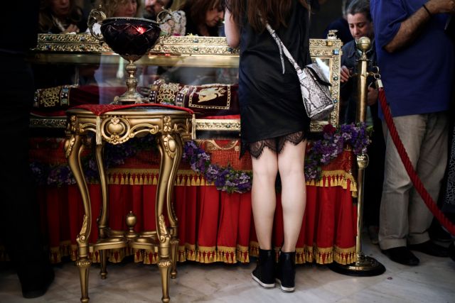 Τα λείψανα, οι μπίζνες και όσοι πιστοί προσεύχεσθε…