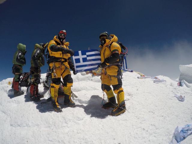 Η ελληνική αποστολή κατέκτησε την κορυφή, στα 8.850 μ.