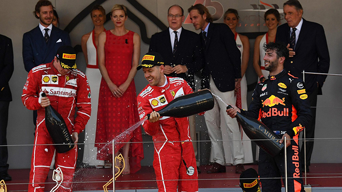 Nίκη Φέτελ χάρη στις εντολές της Ferrari