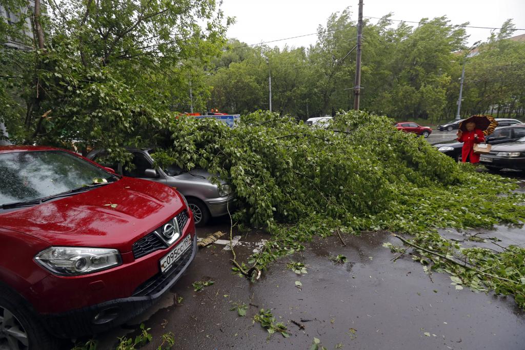Mόσχα: 7 νεκροί και 70 τραυματίες από σφοδρή καταιγίδα και θυελλώδεις ανέμους