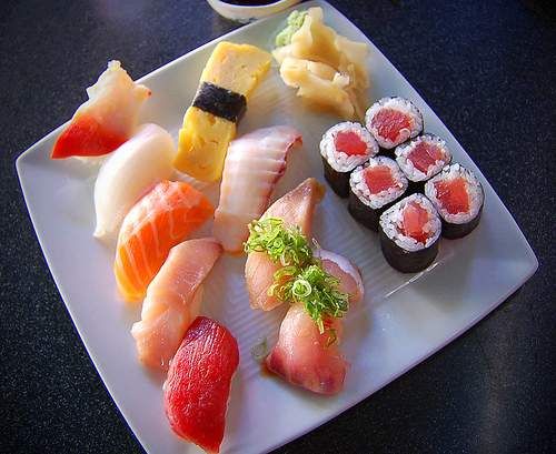 Οι γιατροί προειδοποιούν τους λάτρεις του σούσι για τον κίνδυνο παρασίτων