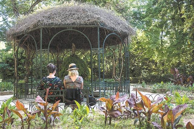 Στα cafe των ιδρυμάτων για έναν… καπουτσίνο