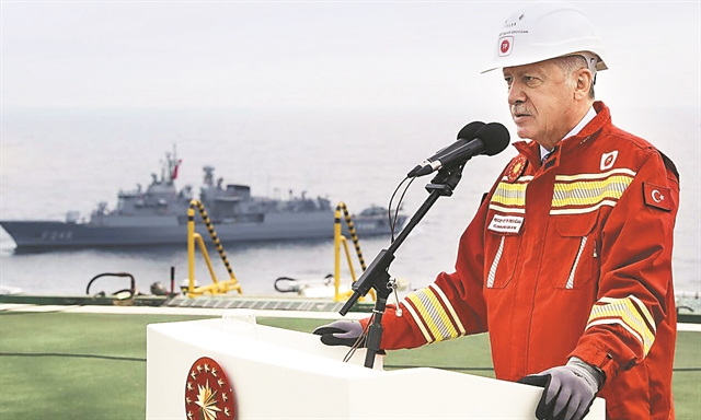 Διπλό παιχνίδι για διάλογο άνευ όρων