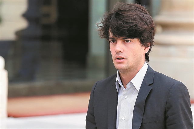 Ενα εξωτικό πτηνό στην πολιτική