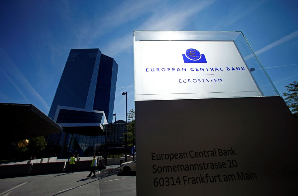 «Μεγαλύτερη σαφήνεια» για το χρέος ζητά η ΕΚΤ πριν αγοράσει ελληνικά ομόλογα