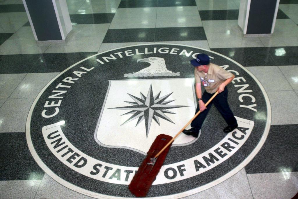 Έκλεψαν πατατάκια αξίας 3.300 δολαρίων από τα γραφεία της CIA