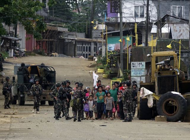 Φιλιππίνες: 10 νεκροί στρατιώτες από φίλια πυρά