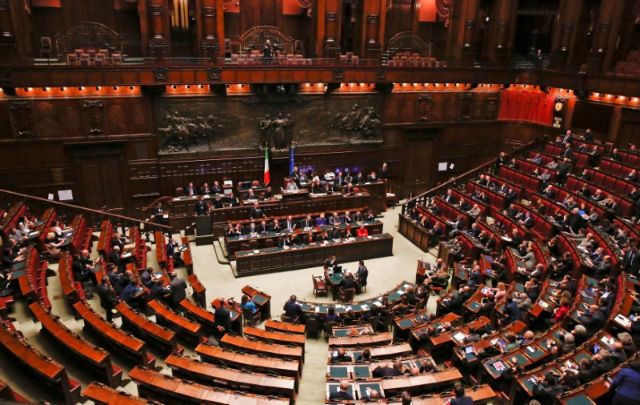 Η ιταλική Βουλή ενέκρινε και την πληρωμή εργαζομένων με κουπόνια