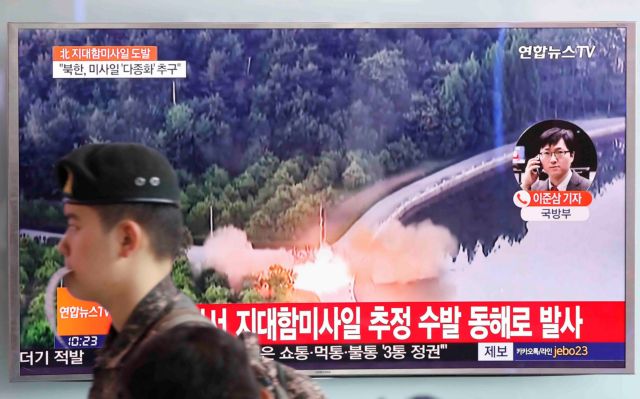 Σε εκτόξευση πολλαπλών πυραύλων προχώρησε η Βόρεια Κορέα