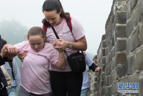 11χρονη με εγκεφαλική παράλυση πραγματοποίησε το όνειρό της να επισκεφθεί το Σινικό Τείχος