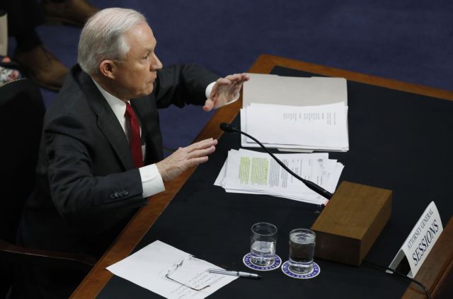 Αρνήθηκε ο Σέσιονς να απαντήσει για τις συζητήσεις του με τον πρόεδρο Τραμπ