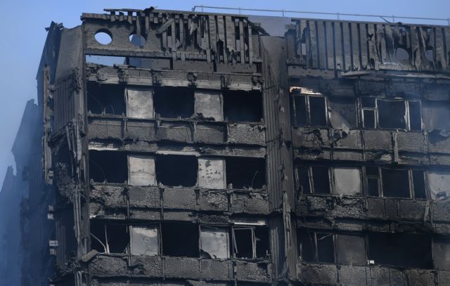 Grenfell Tower: Καμία αναφορά στα έγγραφα για τείχη πυροπροστασίας
