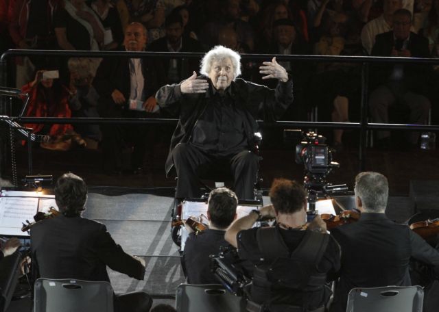 Αποθεώθηκε ο Μίκης Θεοδωράκης στη συναυλία προς τιμήν του στο Καλλιμάρμαρο