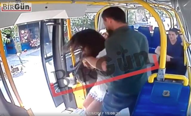 Τουρκία: Τη χτύπησε στο λεωφορείο επειδή φορούσε σορτσάκι (βίντεο)