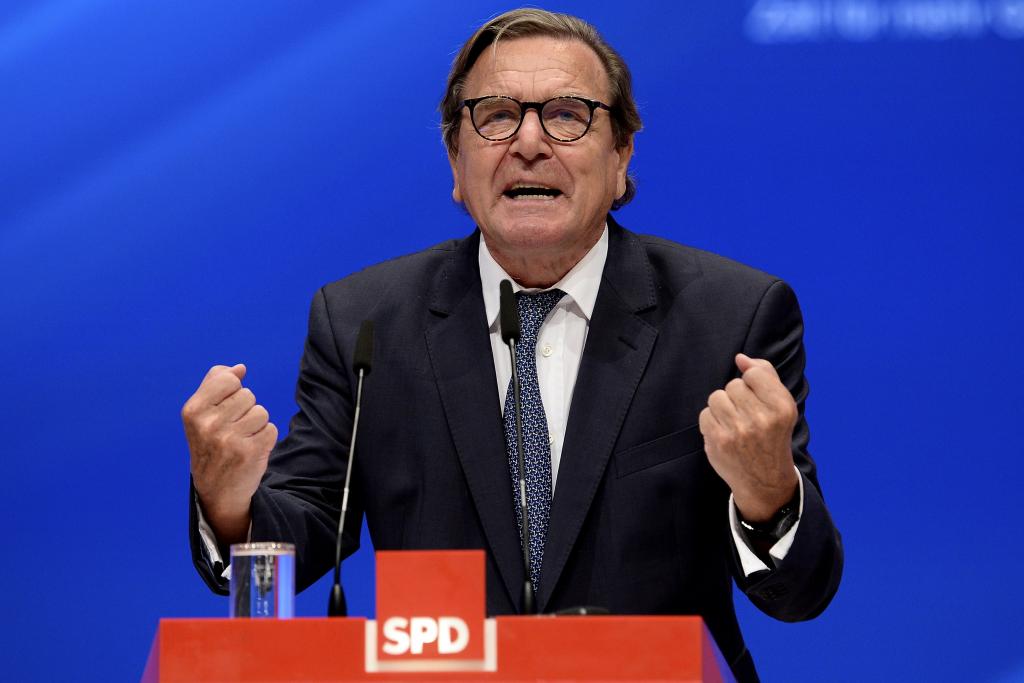 Ο Σρέντερ κάλεσε τους Σοσιαλδημοκράτες να παλέψουν για τη νίκη του SPD