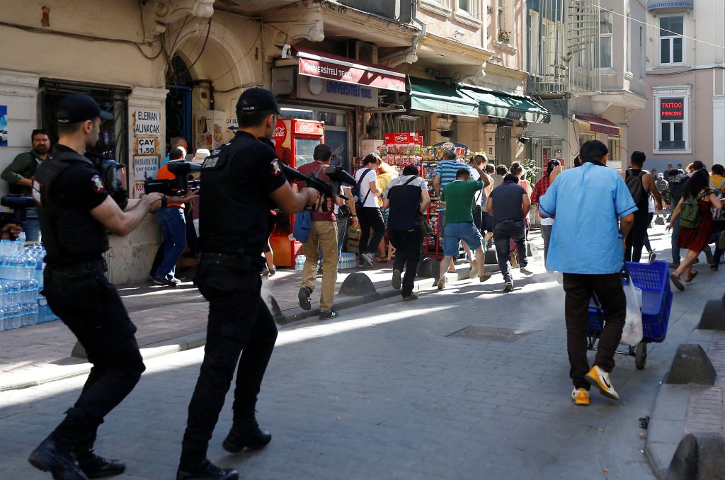 Κωνσταντινούπολη: Πλαστικές σφαίρες από την Αστυνομία στο Gay Pride