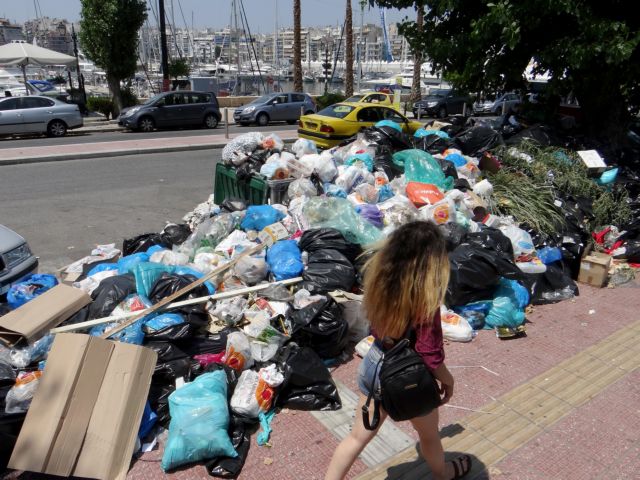 Ασφυξία στις πόλεις από σκουπίδια και καύσωνα