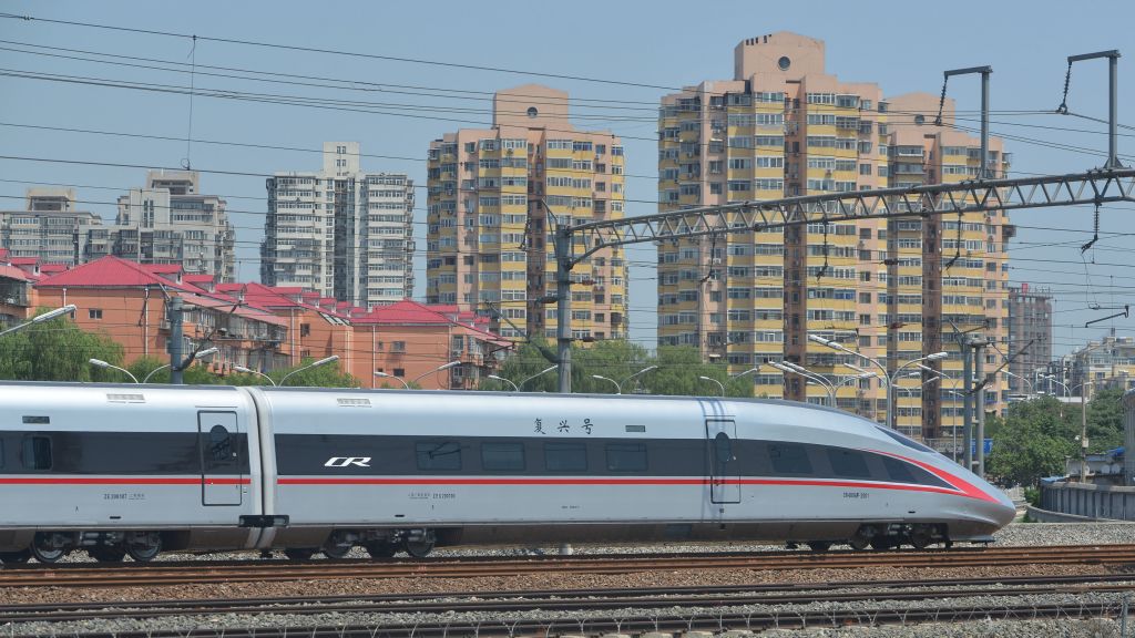 Κίνα: Στις ράγες το νέο τρένο που πιάνει τα 400 χλμ