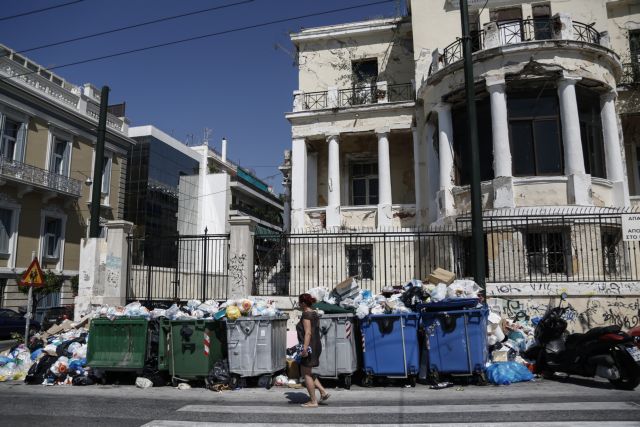 Αμεση παρέμβαση Σκουρλέτη για τα σκουπίδια ζητούν οι έμποροι του Πειραιά