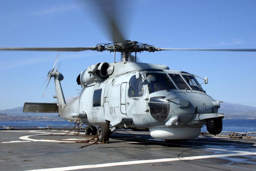 Ελικόπτερο του Πολεμικού Ναυτικού απεγκλώβισε δύο άτομα από απόκρημνη περιοχή της Κεφαλονιάς