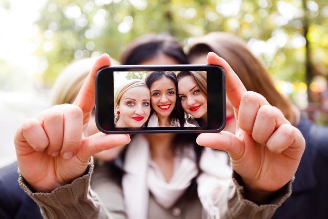 Οι selfies βλάπτουν σοβαρά την υγεία