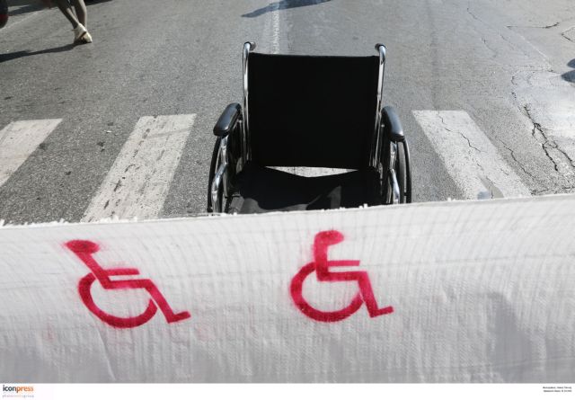 «Πόλεμος» Γαβρόγλου – ιδιωτικών σχολείων για τη φοίτηση μαθητών με αναπηρία
