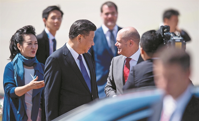 Τι γυρεύει ο καγκελάριος στο Πεκίνο;