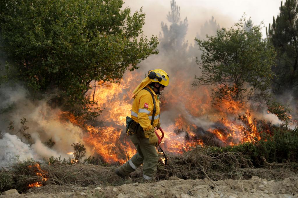 Δέκα τραυματίες στις νέες πυρκαγιές που ξέσπασαν στην Πορτογαλία