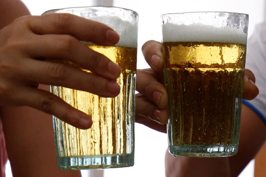 Δύο ποτά τη μέρα πίνει ο Ευρωπαίος και κινδυνεύει από καρκίνο του εντέρου