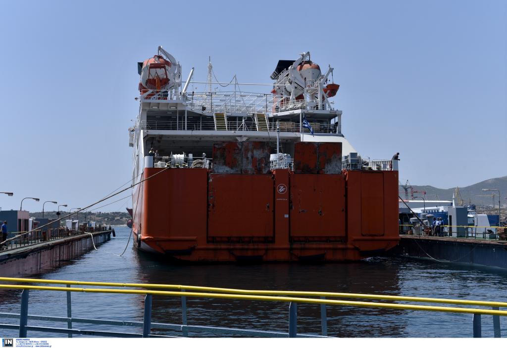 Πρόσκρουση του πλοίου «Διονύσιος Σολωμός» στο λιμάνι της Σερίφου