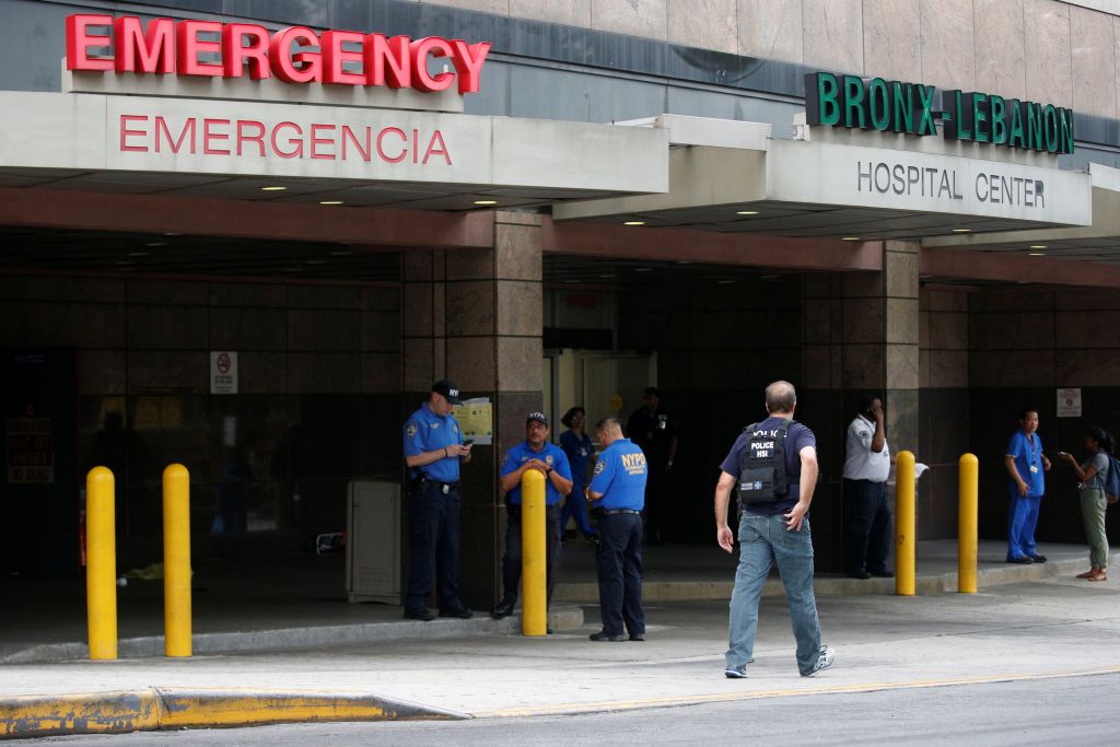 Ένας νεκρός στην ένοπλη επίθεση σε νοσοκομείο του Μπρονξ
