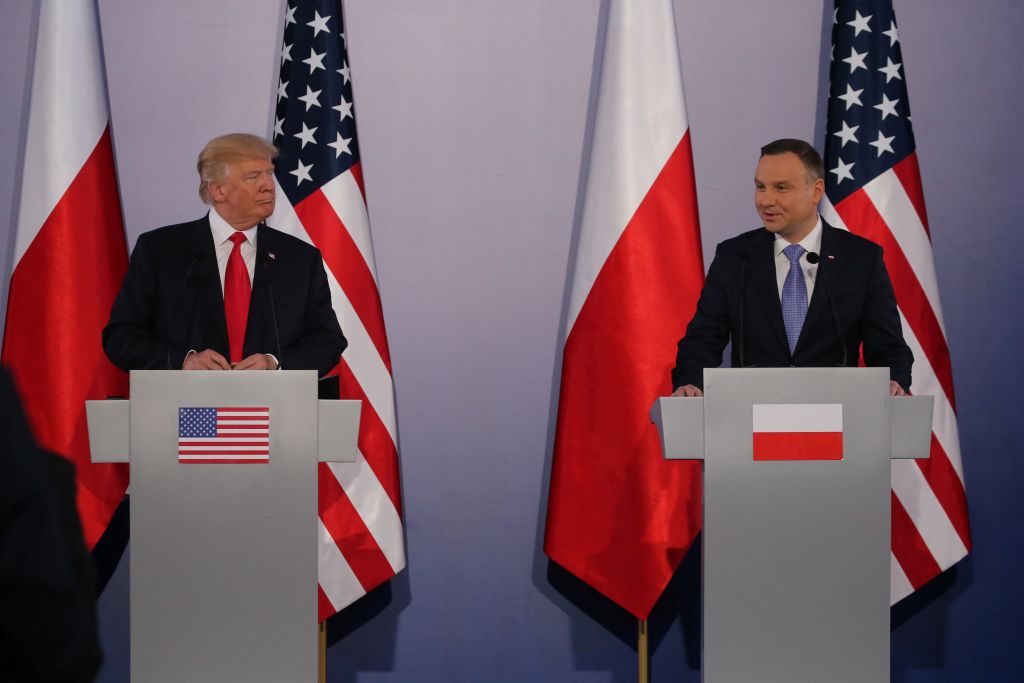 Στη «φιλική» Βαρσοβία ο Τραμπ παρουσιάζει το όραμά του για τις σχέσεις ΗΠΑ – Ευρώπης