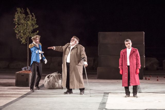 Με μπούρκες και μπαστούνια του Σαρλό