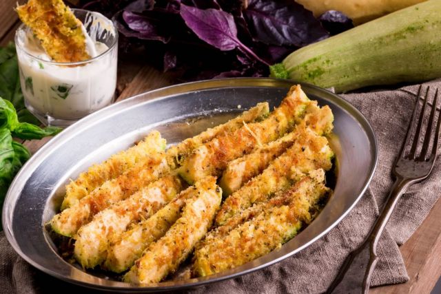 Τραγανά κολοκυθάκια με παρμεζάνα