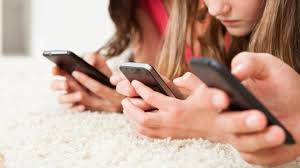 Βρετανία: Χιλιάδες τα παιδιά, ακόμη και πεντάχρονα, που κάνουν sexting