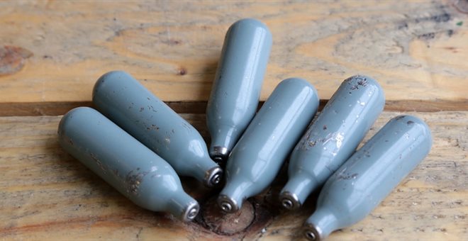 Κέρκυρα: Κατασχέθηκαν χιλιάδες αμπούλες με το επικίνδυνο «αέριο γέλιου»