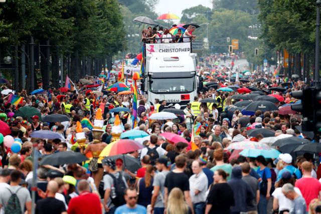 Βερολίνο: Γιορτή για τον γάμο των ομοφυλοφίλων έγινε το Gay Pride