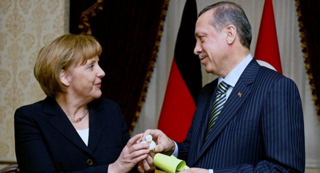 Οι Γερμανοί θεωρούν υπερβολική την ανοχή του Βερολίνου στην Τουρκία