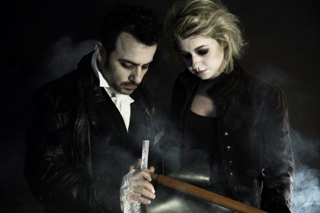 Φως, σκοτάδι και μαύρο χιούμορ σαν ξυράφι