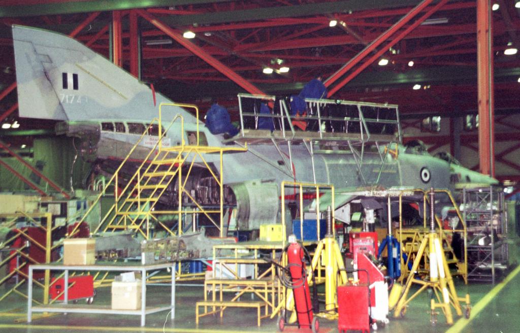 Στις εγκαταστάσεις της ΕΑΒ στην Τανάγρα ο Αμερικανός πρέσβης