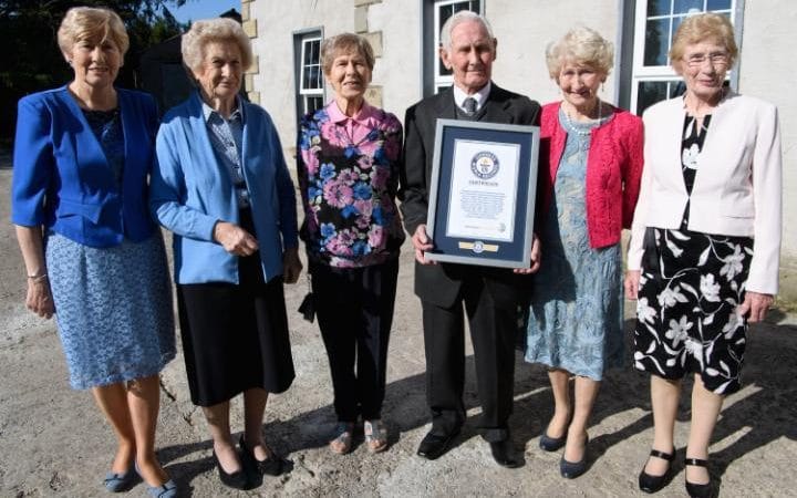 1.073 χρόνια για τα 13 μέλη της πιο γηραιάς οικογένειας του κόσμου