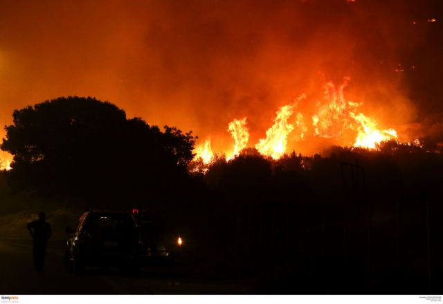 Υπό μερικό έλεγχο οι πυρκαγιές στη Ζάκυνθο και τη Μεσσηνία