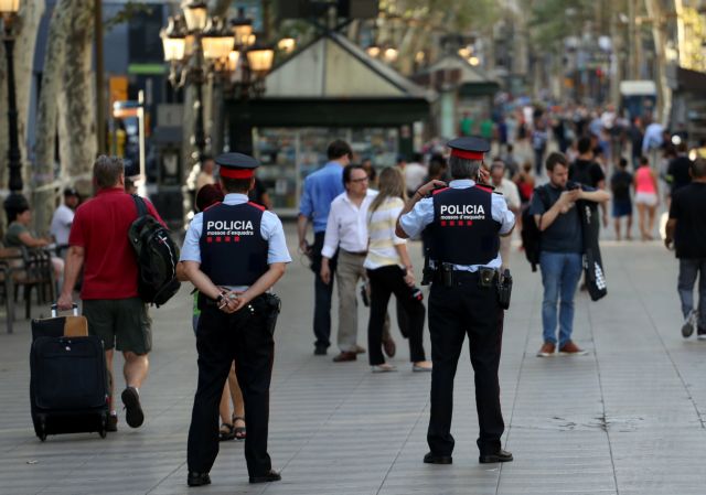 Συνεχίζονται οι έρευνες στην Καταλωνία για τον οδηγό του βαν