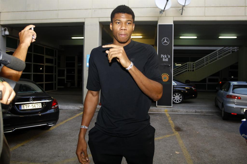 Αντετοκούνμπο: «Απογοητευμένος που δεν μπορώ να βοηθήσω την Εθνική»