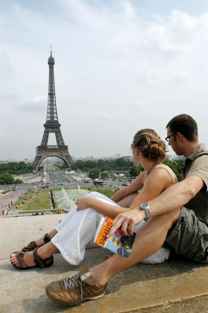 Χτυπάνε ρεκόρ οι αφίξεις τουριστών το 2017 στο Παρίσι