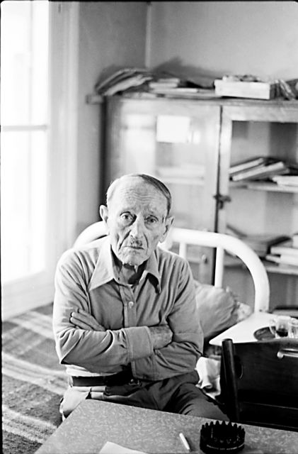 «Ο Σκαρίμπας γελάει ακόμα και σκαρφίζεται στίχους…»