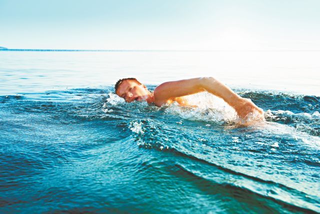 Οι κίνδυνοι από το μπάνιο στη θάλασσα