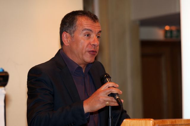 Θεοδωράκης: Να μπορούν οι πολίτες να ψηφίζουν και μέσω υπολογιστή